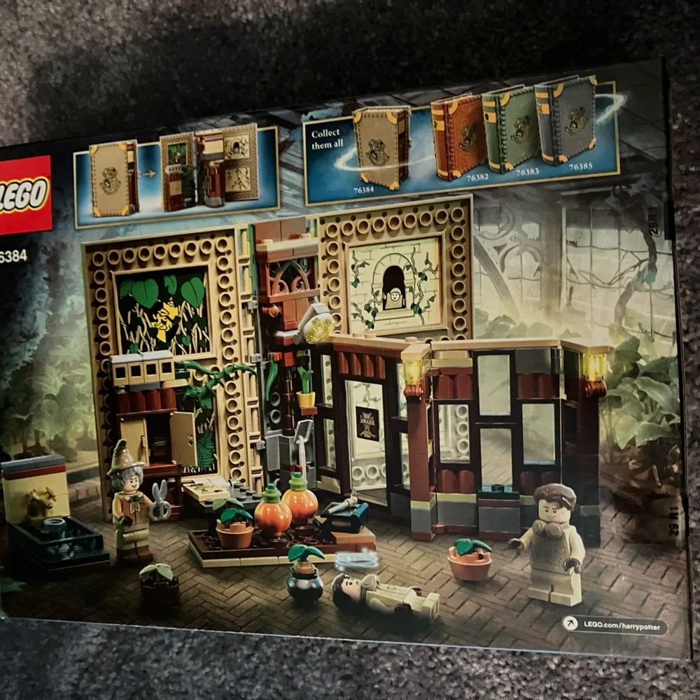 Lego 76834 Herbology Class - Picture 3 of 5